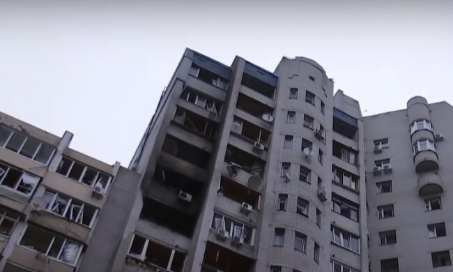 Страшно смотреть: ракета попала прямо в квартиру многоэтажки в Харькове. Фото