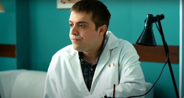 Олександр Ільїн в ролі Лобанова в серіалі "Інтерни". Фото: скріншот YouTube-відео