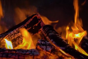 Вогонь: скрін з відео
