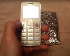 Мобильный телефон и фольга: скрин с видео
