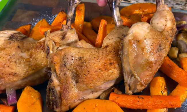 Рецепт нежнейшей курицы с тыквой, запеченной в духовке. Фото: YouTube