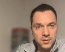 "Есть приятная новость": Арестович рассказал об отступлении россиян