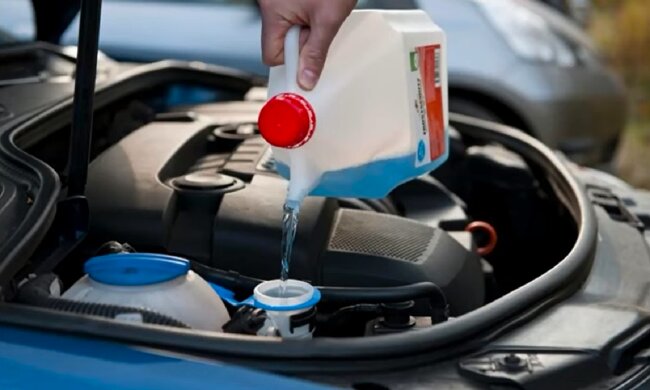 Бачок омивача. Фото: YouTube