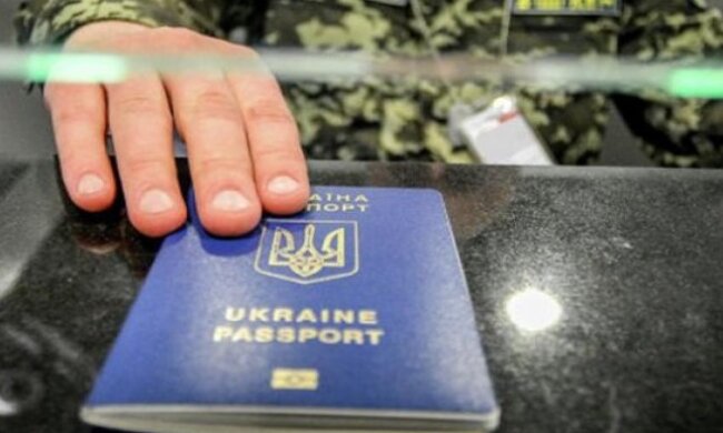 «Зеленый свет» на выезд из страны: кому из украинцев хотят пойти на встречу власти