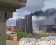 Москва палає: небо закрило чорним димом. Люди в паніці. Відео