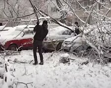 В Украину ворвался снежный ад, в ближайшее время заметет по колено. Бросайте машины