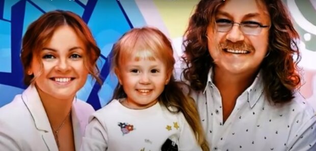 Игорь Николаев стал куклой Барби для младшей дочери. Даже парик снял