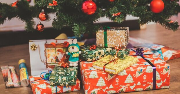 Проблеми з'являться миттєво: які подарунки в жодному разі не можна дарувати дитині на Новий рік