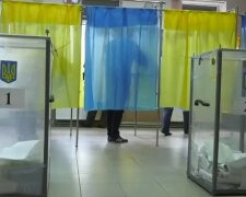 Социологи: "В украинский парламент проходят 4 партии"