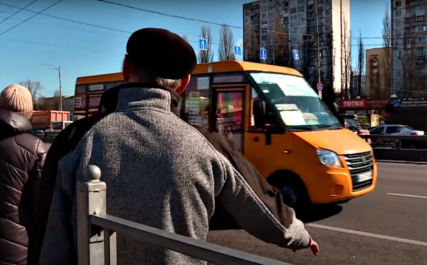 Пустые маршрутки Киева. Фото: скриншот YouTube-видео.
