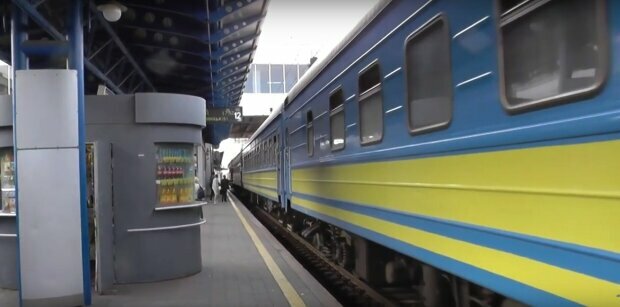 Новое – это хорошо забытое старое: «Укрзализныця» возобновила курсирование поездов в популярном направлении
