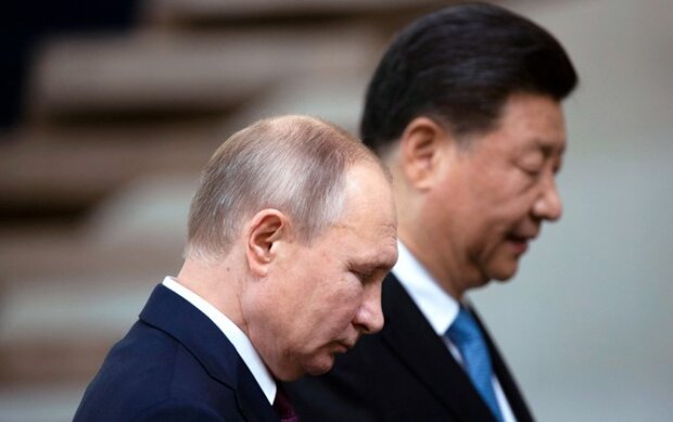 Не лаяв і не шльопав: Пєсков вирішив заступитися за Путіна, якого притиснув лідер Китаю