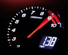 На якій швидкості ваш автомобіль набагато менше споживатиме палива: не кожен про це знає