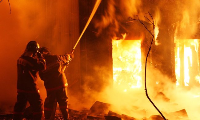Провісник лиха: у Китаї згорів 900-річний міст, з'явилося відео