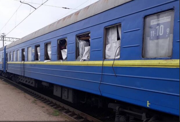 Удар по Запорожью: в пассажирском поезде аж выбило окна. Фото