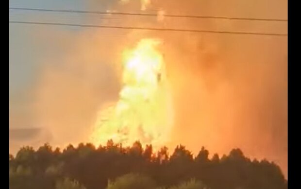 Полум'я доходить до неба: в Россі спалахнув найбільший газопровід. Відео