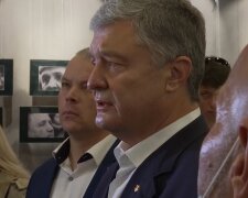 Порошенко зганьбився з піаром біля зруйнованих будинків: його прогнала тероборона. Відео