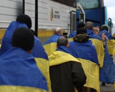 Звільнені з полону українці, фото: facebook.com/zelenskyy.official