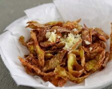 Разумное потребление: как из картофельных очистков приготовить вкусные чипсы