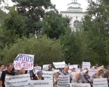 СМИ: люди выступили против приезда патриарха Варфоломея в Киев