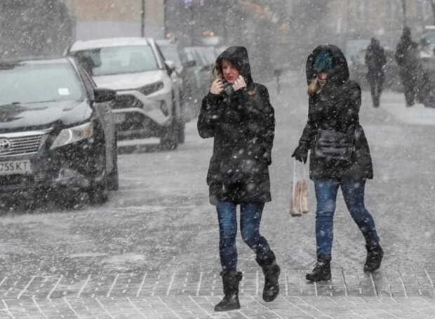 Краще сидіти вдома: синоптик попередив про небезпечну погоду
