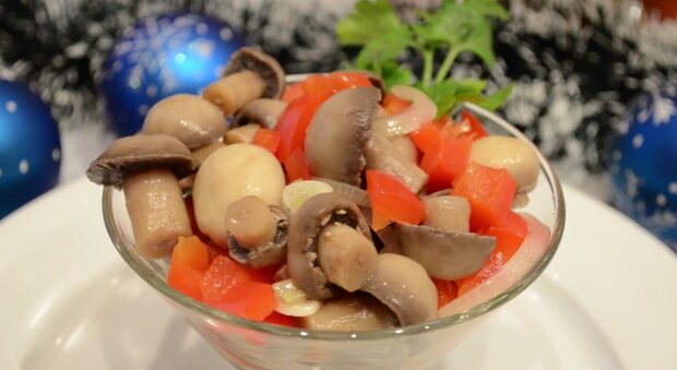 Мариновані гриби з болгарським перцем
