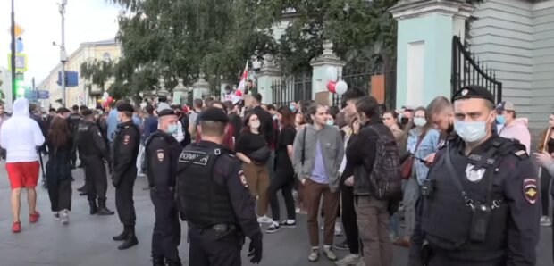 Акция у посольства Беларуси в Москве