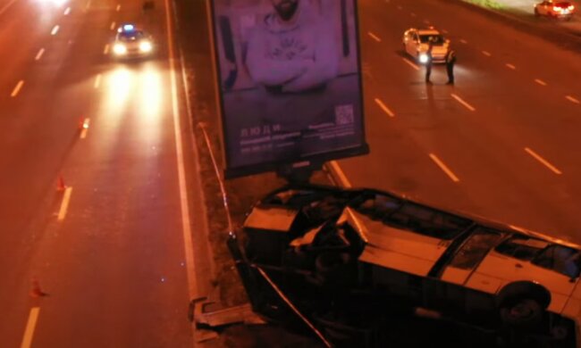 Пассажиры просто ехали домой. В Киеве случилось ДТП с маршруткой. Выжили не все