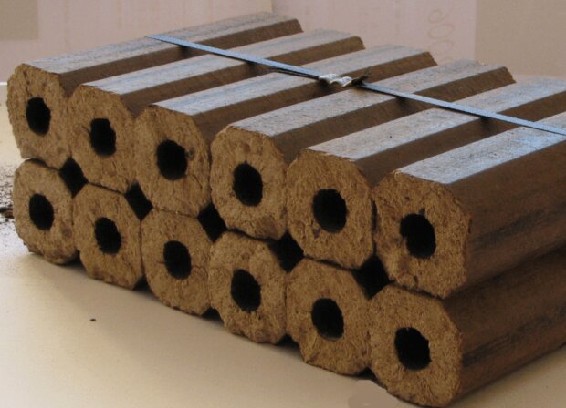 Брикети, зображення з вільних джерел