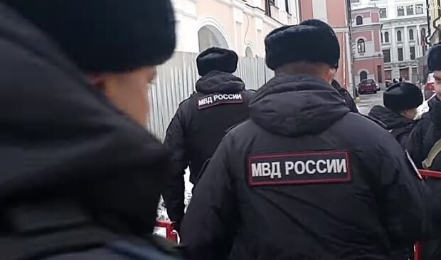 Повстання у Москві: родичі російських військових не витримали й вийшли проти Путіна. Кремль вводить спецназ