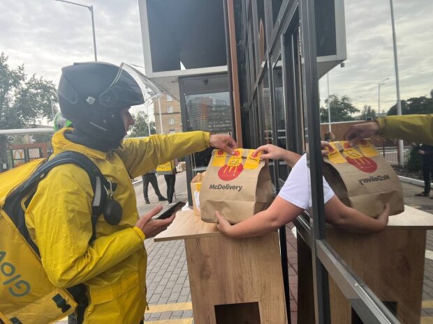 В Україні відкрилися McDonald's: скільки коштує поїсти та які черги