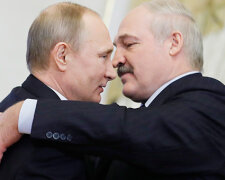 «Ми ще сперечаємося, хто більший агресор»: Лукашенко смачно підлізся до путіна на камеру. Відео