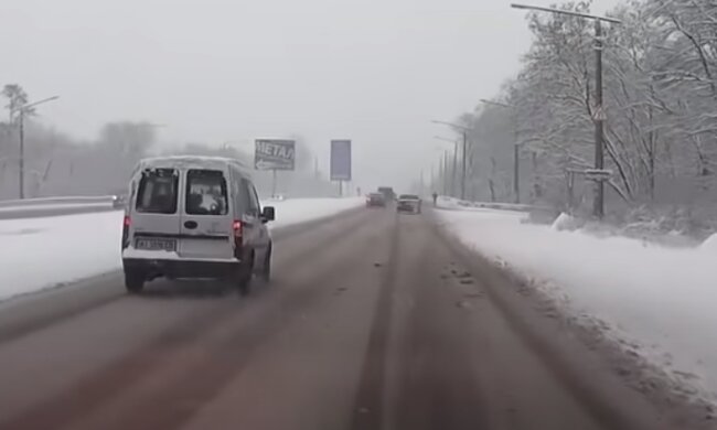 Їзда взимку: скрін з відео