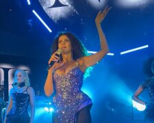 Настя Каменських, кадр з відео виступу в Одесі