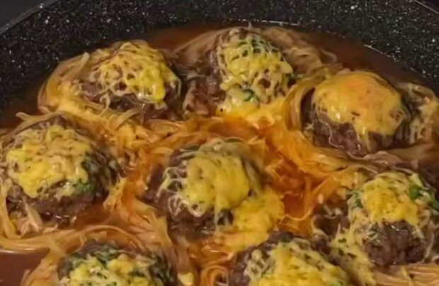 Гнізда з котлетками, кадр з відео