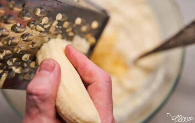 Идеальный завтрак: как приготовить пышные оладьи на кефире с бананом. Рецепт