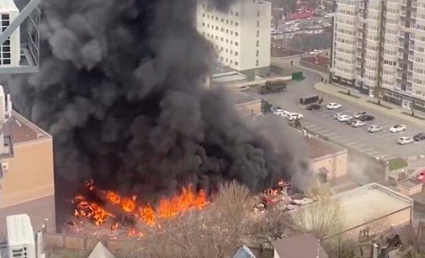 Огненный ад: в Ростове-на-Дону горит главное здание ФСБ. Это проклятие Путина. Видео
