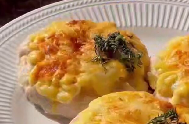 Куриный гнезда с ананасами, кадр из видео