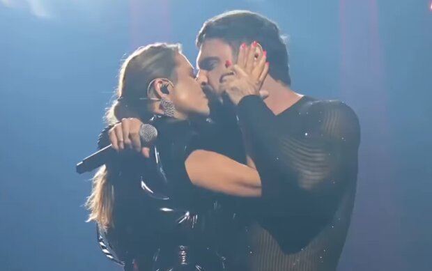 Поцілунок Могилевської та Козловського, кадр з відео