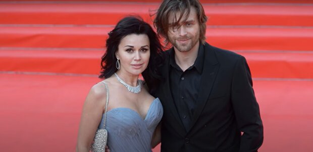 Анастасия Заворотнюк и Петр Чернышев. Фото: скриншот YouTube