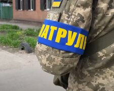 Перевірка документів, фото: youtube.com