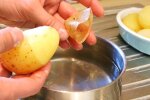 Даже нож не понадобится: как за несколько секунд полностью очистить отваренную картошку