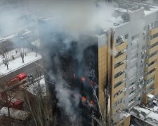 Полум'я звилося до небес. У Дніпрі горів центральний офіс АТБ. Цілих 9 поверхів у вогні