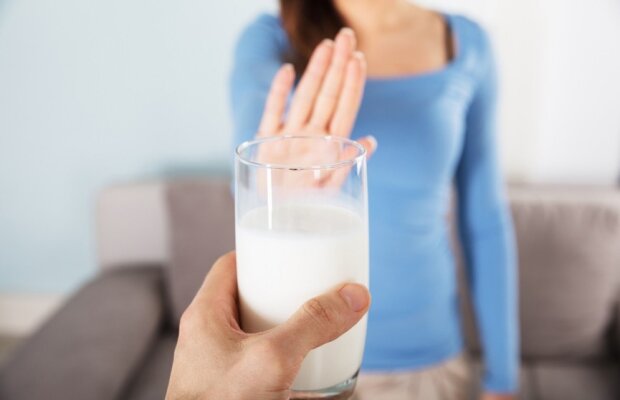 Чому з віком людям дедалі небезпечніше пити молоко