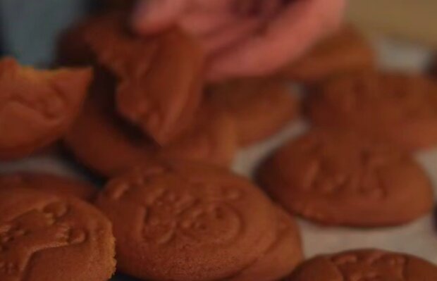 Медово-імбирне печиво, кадр з відео