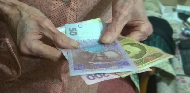 Без разрешения "обчистят" счета: должников за коммуналку предупредили о новом ударе