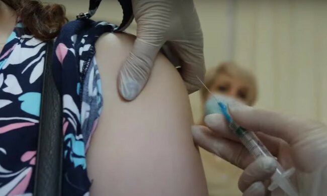 Вакцинация. Фото: скриншот YouTube-видео