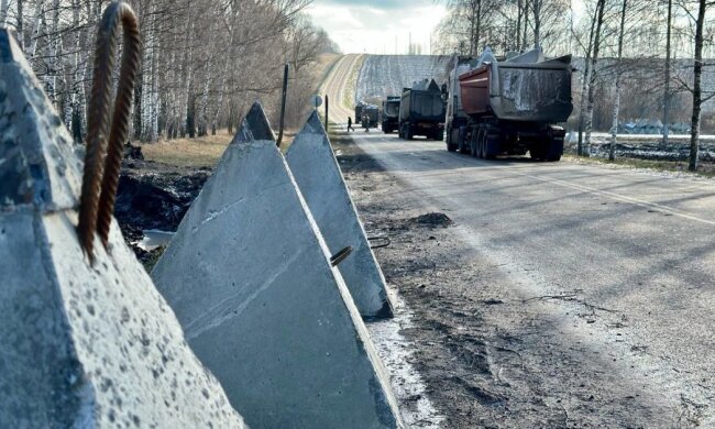 А вот теперь россияне реально боятся: еще одна область РФ начала возводить противотанковые заграждения