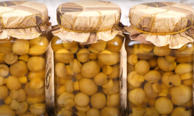 Консервація грибів: скрін з відео