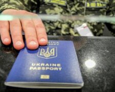 «Зелене світло» на виїзд із країни: кому з українців хочуть піти на зустріч владі